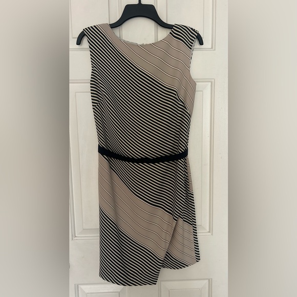 Ann Taylor Dresses & Skirts - Ann Taylor Black and Tan Asymmetrical Dress. Size 2. EUC.